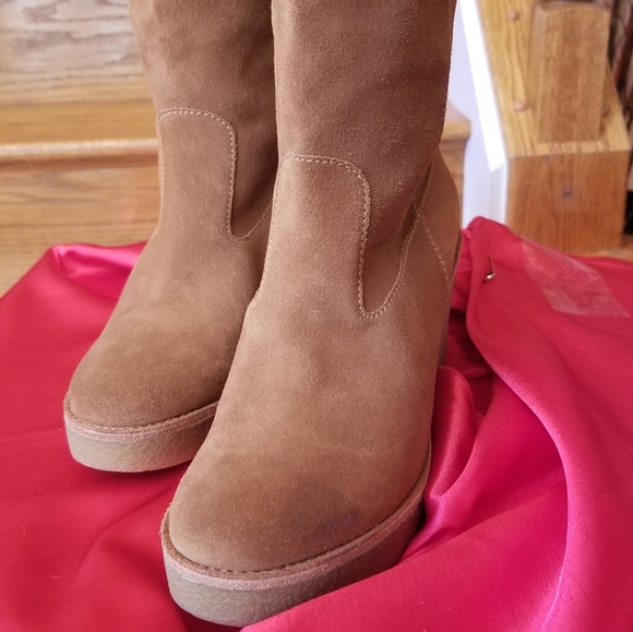 NWT UGG Wedge heel boots - Picture 4 of 8